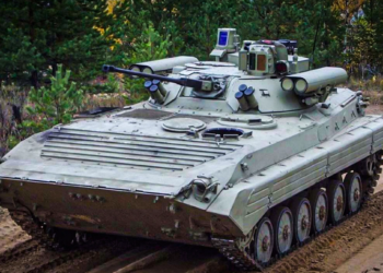 Ucrania destruye 5 tanques BMP con 2 camiones en un almacén ruso instalados ilegalmente en Zaporozhye