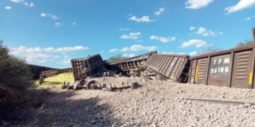 Se descarrila tren que transportaba azufre en San Luis Potosí