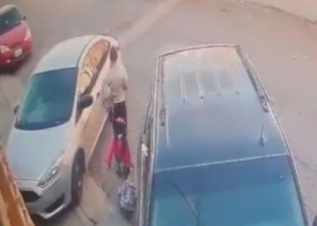 Un Sicario asesina a tiros a mujer policía frente a su niña de 5 años en Tijuana