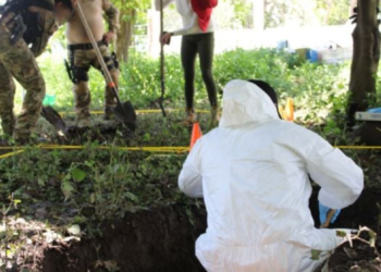 11 cadáveres descubiertos en fosas clandestinas de Tecomán, Colima