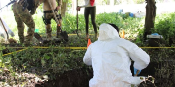 11 cadáveres descubiertos en fosas clandestinas de Tecomán, Colima