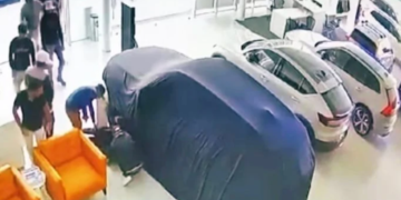 Un grupo de hombres roba 14 vehículos de una agencia Volvo en León