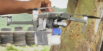 Dron con dinamita explota matando a un hombre y hiere a otro en Michoacán