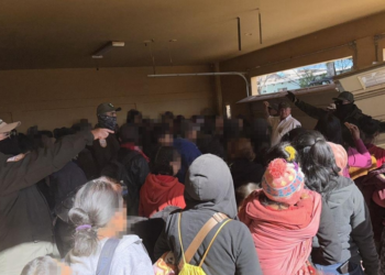 101 migrantes guatemaltecos localizados en una vivienda abandonada en Sonora