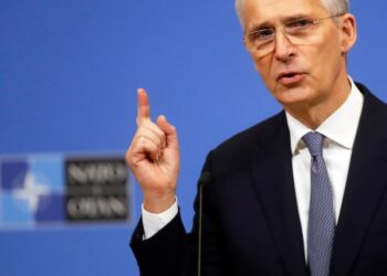 Stoltenberg de la OTAN ve que declaraciones sobre compromisos de protección de Trump debilitan a la Alianza