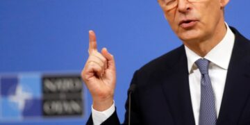 Stoltenberg de la OTAN ve que declaraciones sobre compromisos de protección de Trump debilitan a la Alianza