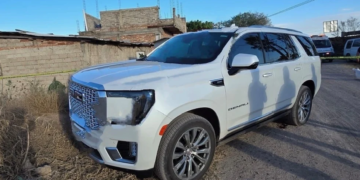 Camioneta blindada de lujo descubierta con cuerpos de cinco hombre con señas de tortura en Guadalajara