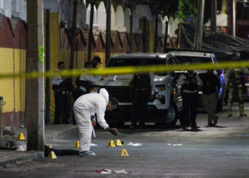 Hombres irrumpen en bar y matan sin mediar palabras a 3 jóvenes en Celaya