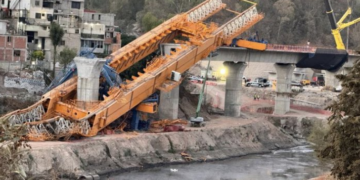 Lanzadora de dovelas en obras del Tren Interurbano en Ciudad de México