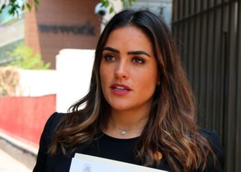 Fue atacado a tiros vehículo donde viajaba Alessandra Rojo de la Vega, candidata de PRI, PAN y PRD a la alcaldía Cuauhtémoc