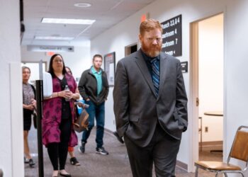 “No debería ser el salvaje oeste”: Wisconsin carece de un sistema claro para rastrear a los policías sorprendidos mintiendo