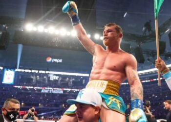SAT condona deuda millonaria en impuestos al Canelo Álvarez