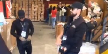 Propietaria de bodega Saldos Koko prefiere dar mercancía al público antes de ser decomisada por el SAT