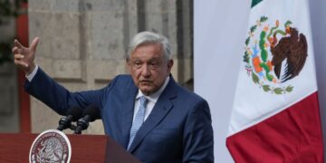 Presidente de México minimiza violencia a pesar que casi 600 mexicanos se refugiaron en Guatemala