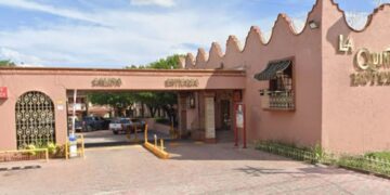 Abandonan niño de origen ruso en Piedras Negras mientras autoridades buscan a mujer y otro menor