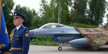 10 aviones F-16 oficialmente en Ucrania: Rusia dijo atacará a país que los entregara