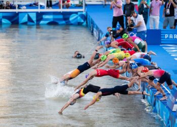 Atleta suizo se retira de los JJ.OO. tras enfermarse luego de nadar en el Sena