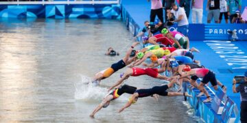 Atleta suizo se retira de los JJ.OO. tras enfermarse luego de nadar en el Sena