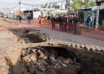 VIDEOS En Puebla aparece gran socavón de 15 metros de largo