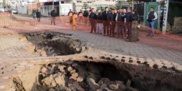 VIDEOS En Puebla aparece gran socavón de 15 metros de largo