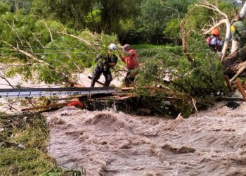 18 muertos por paso de John en Guerreo además de 5 mil evacuados y comunidades incomunicadas