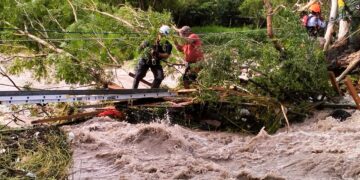 18 muertos por paso de John en Guerreo además de 5 mil evacuados y comunidades incomunicadas