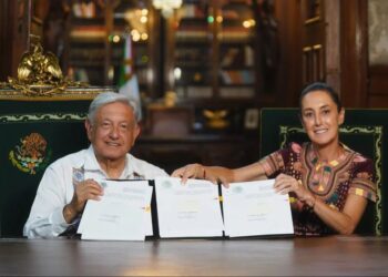 AMLO publica reforma judicial y firma decreto con Claudia Sheinbaum como testigo