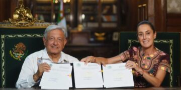 AMLO publica reforma judicial y firma decreto con Claudia Sheinbaum como testigo