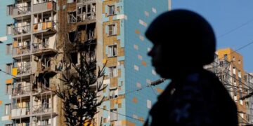 Estados Unidos obliga a Ucrania a luchar con las manos atadas: The Economist