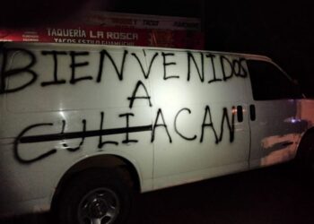 Camioneta abandonada con cuerpos y leyenda ‘Bienvenidos a Culiacán’ en gira de AMLO en Sinaloa