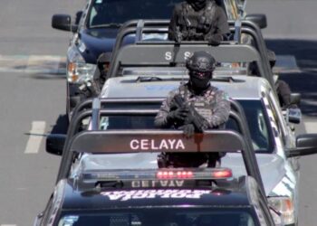 Fueron acribillados a tiros tres policías municipales en un bar de Celaya