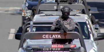 Fueron acribillados a tiros tres policías municipales en un bar de Celaya