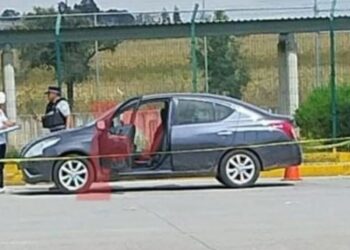 En la foto el auto que fue baleado.