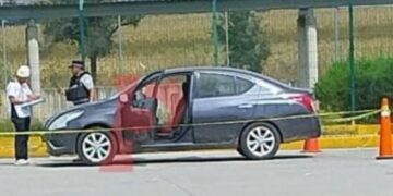 En la foto el auto que fue baleado.