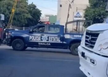 La Policía Estatal se ubicó en las afueras del Hospital de Culiacán.