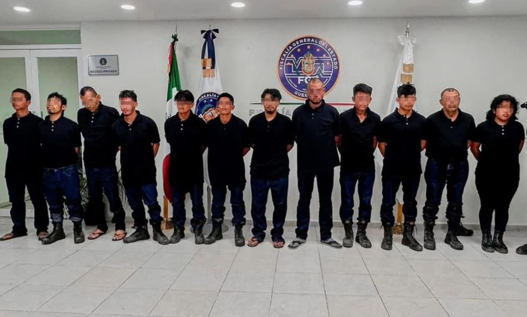 En la foto grupo de los detenidos.