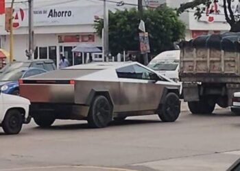 Diputada de Morena tras ostentar lujosa Cybertruck en redes sociales ahora amenaza con demandar a usuarios