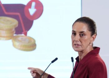 La presidenta de México reduce presupuesto a programas que protegen a mujeres violentadas