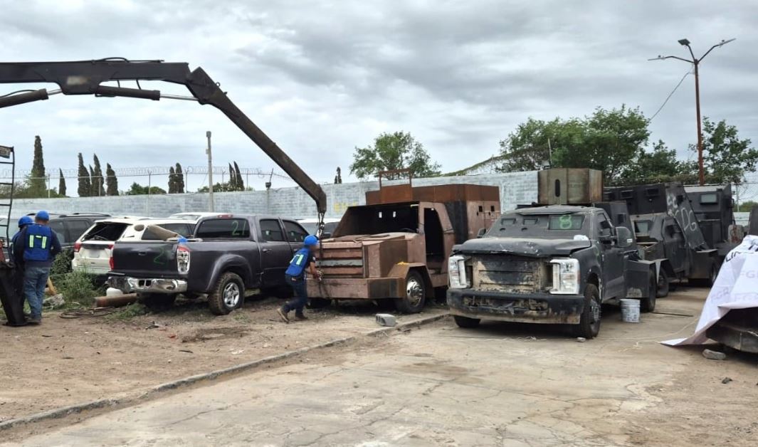 Foto de los vehículos monstruo destruidos.
