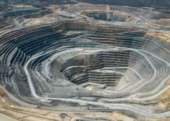 El grupo armado sustrajo 6 góndolas con toneladas de concentrados de mineral de la mina Peñasquito en Mazapil, Zacatecas.