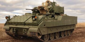 Vehículos Bradley llegan al campo de batalla en Ucrania a pesar de elecciones en EEUU