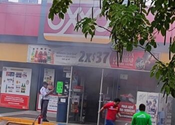 Fueron atacados en Tabasco policías ministeriales y queman un Oxxo (Videos)