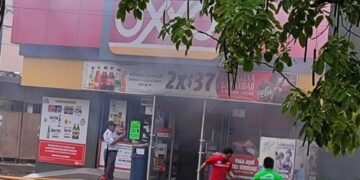 Fueron atacados en Tabasco policías ministeriales y queman un Oxxo (Videos)