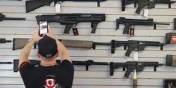 Las armas de EEUU inundan tierras mexicanas.