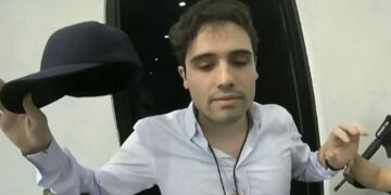 ARCHIVO – En esta imagen tomada de un video y proporcionada por el gobierno de México, Ovidio Guzmán López es detenido en Culiacán, México, el 17 de octubre de 2019. (CEPROPIE vía AP, Archivo).