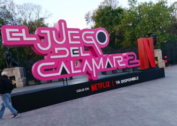 Gobierno de CdMx retira publicidad ilegal de “El Juego del Calamar” en Chapultepec