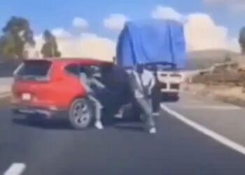 Familia ha escapado de sujetos armados que por caso los asaltan en carretera a Texcoco (Video)