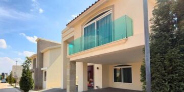 Fue asegurado inmueble, 5.6 mdp en efectivo y colección de tenis Gucci y Louis Vuitton a exalcaldes