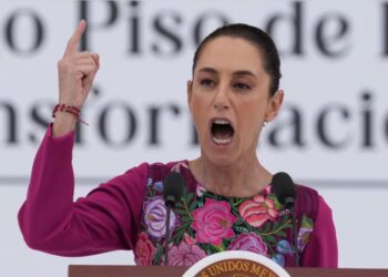 La presidenta Claudia Sheinbaum habla ante la multitud durante un evento que marca sus primeros 100 días en el cargo, en el Zócalo, la plaza principal de la Ciudad de México, en la Ciudad de México, el domingo 12 de enero de 2025.