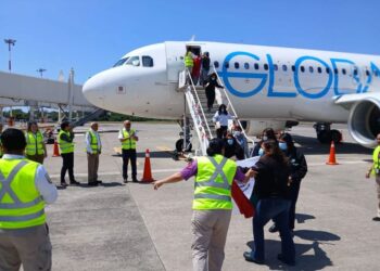 Ha aterrizado en Chiapas avión con 157 mexicanos deportados desde EU